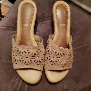 Summer wedges
